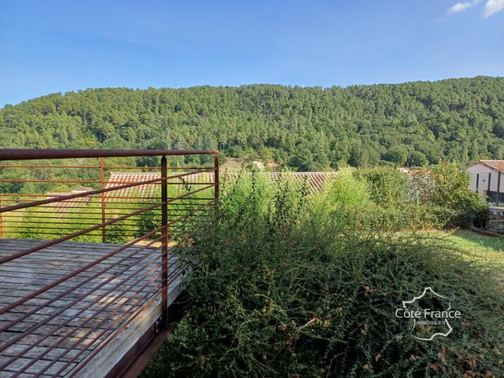 Maison en pierres entièrement rénovée – 7 pièces – 4 chambres – 151 m²