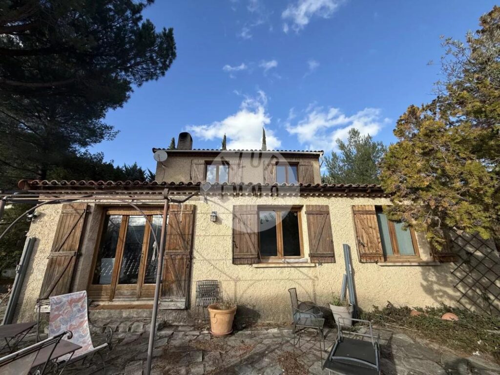 MAISON T5 117 m² sur 740 m² de terrain – 5 pièces – 4 chambres – 117 m²