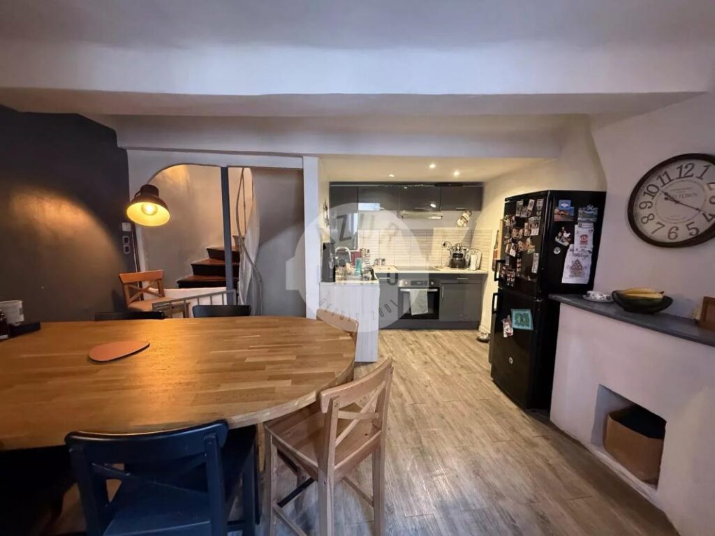 Maison de ville de type 3 d’env. 82.91 m² en R+4_Auriol – 3 pièces – 2 chambres – 82 m²