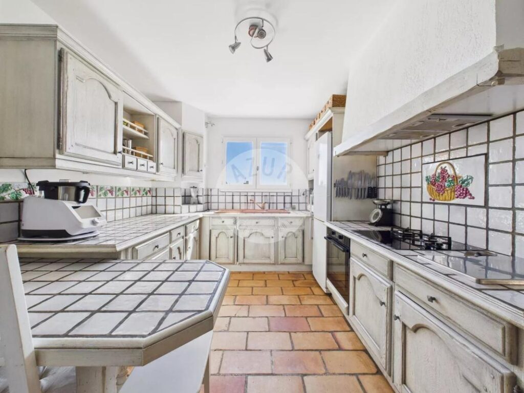 Maison de plain pied sur Roquevaire de 96m² sur 900m² de terrain avec piscine – 5 pièces – 3 chambres – 96 m²