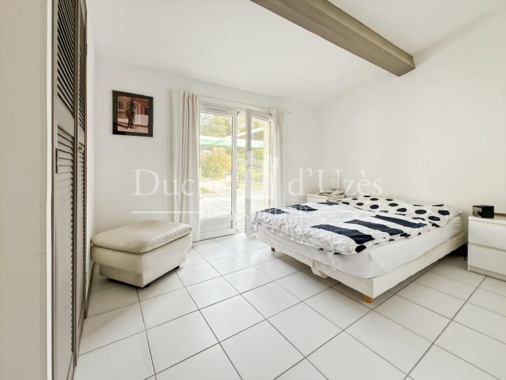 Maison – 8 pièces – 6 chambres – 180 m²