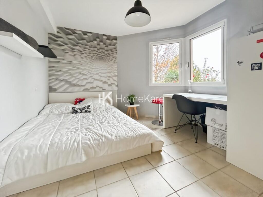 VILLA FAMILIALE T7 AVEC VUE, PISCINE ET GARAGE – 7 pièces – 4 chambres – 185 m²