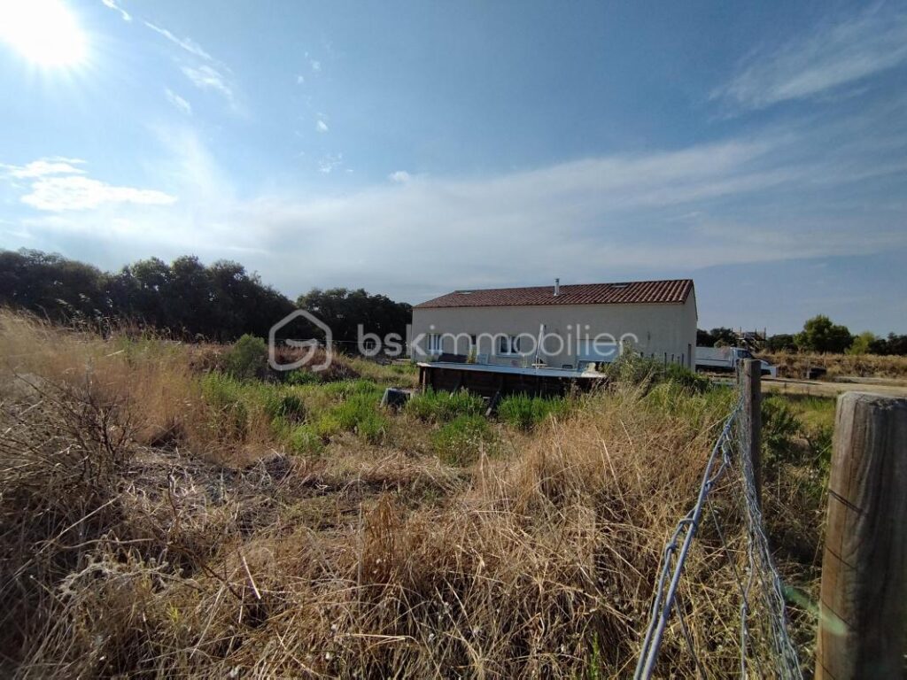 2 villas récentes sur 2 hectares de terrain – 10 pièces – 7 chambres – 305 m²