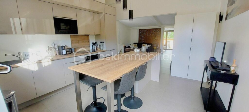 MAGNIFIQUE MAISON RÉNOVÉE 3 PIÈCES PLAIN-PIED DANS UN DOMAINE DE RÊVE – 3 pièces – 2 chambres – 72 m²