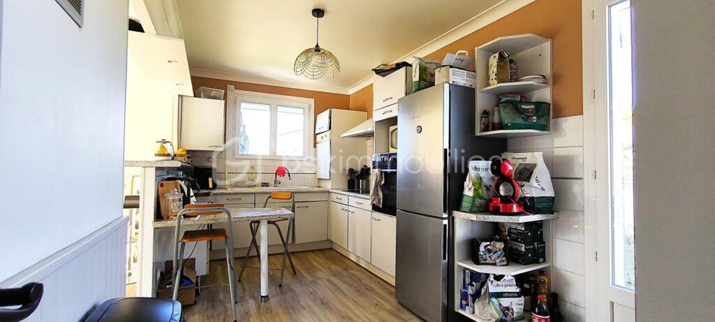 MAISON DE 5 PIÈCES DE 102 M2 HABITABLE , SUR UN ÉTAGE , AVEC 4 CHAMBRES , UN GARAGE ET UN JARDIN SUR SALON DE PROVENCE – 5 pièces – 4 chambres – 102 m²