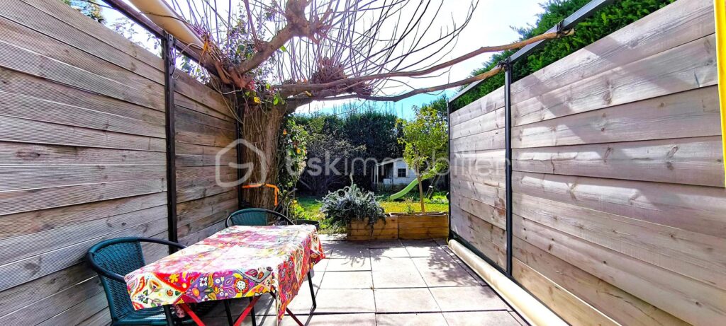 A vendre maison magnifique de 5 pièces , avec un jardin privé et 2 terrasses sur Venelles – 4 pièces – 3 chambres – 135 m²