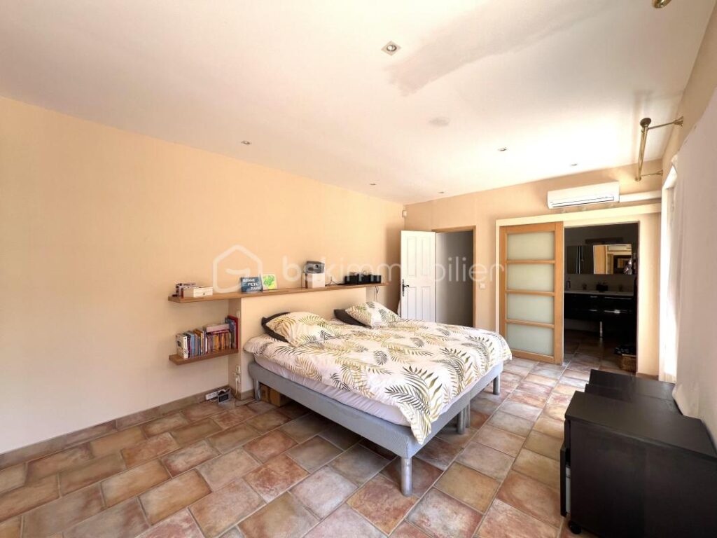 Maison 280m2 à Poussan – 7 pièces – 6 chambres – 280 m²