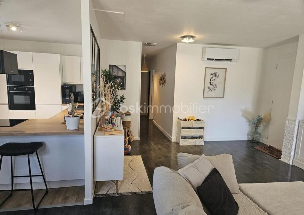 Villa rénovée avec piscine – vue Luberon – 5 pièces – 3 chambres – 110 m²