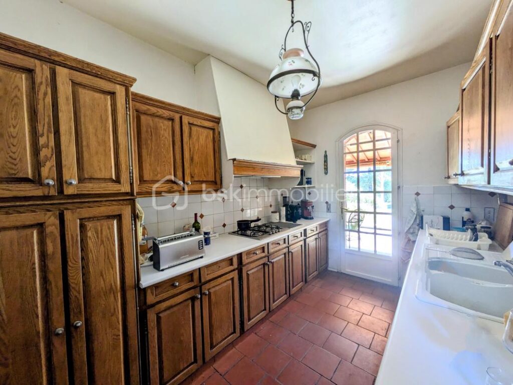 Maison d’architecte de 208m2 au calme sur terrain clos et sécurisé – 6 pièces – 4 chambres – 208 m²