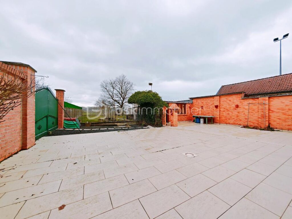 MAISON SEMI-INDIVIDUELLE 3 CHAMBRES / JARDIN / GARAGE / CAVE – 7 pièces – 3 chambres – 160 m²