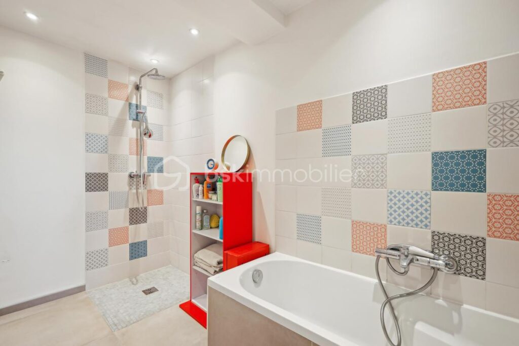 Un espace de vie exceptionnel avec de multiples terrasses ! – 7 pièces – 4 chambres – 234 m²