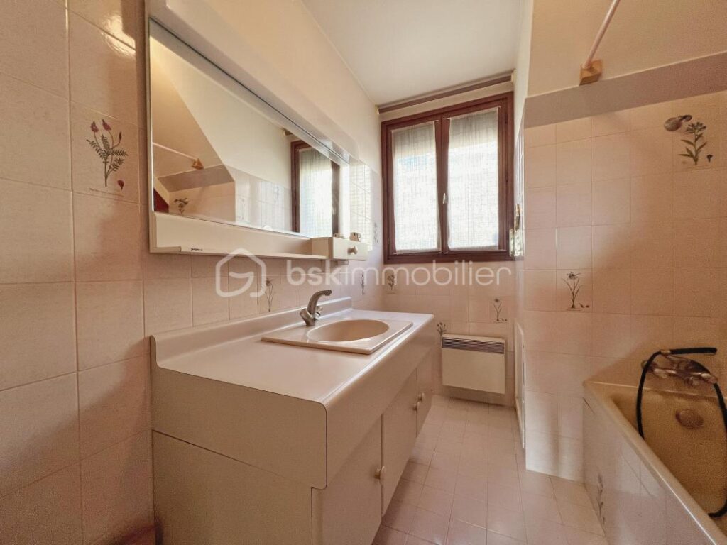 Marly-le-Roi – Spacieuse maison familiale avec vue dégagée sur Paris – 7 pièces – 4 chambres – 152 m²