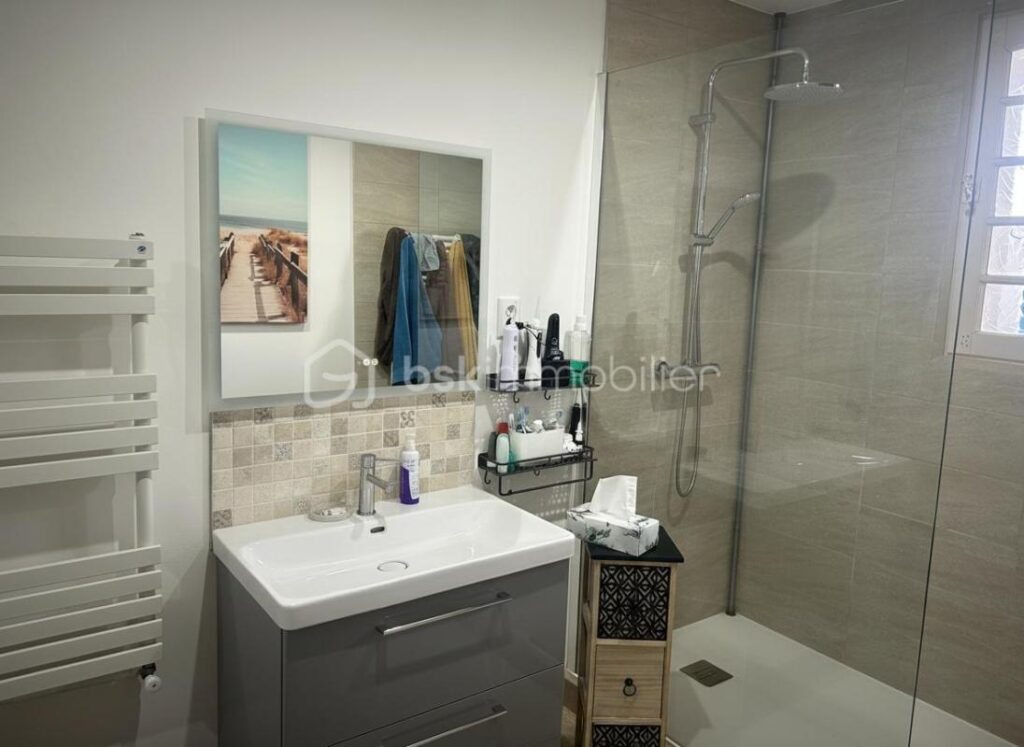 Appartement rénové tout confort 3 pièces avec terrasse – 3 pièces – 2 chambres – 83 m²