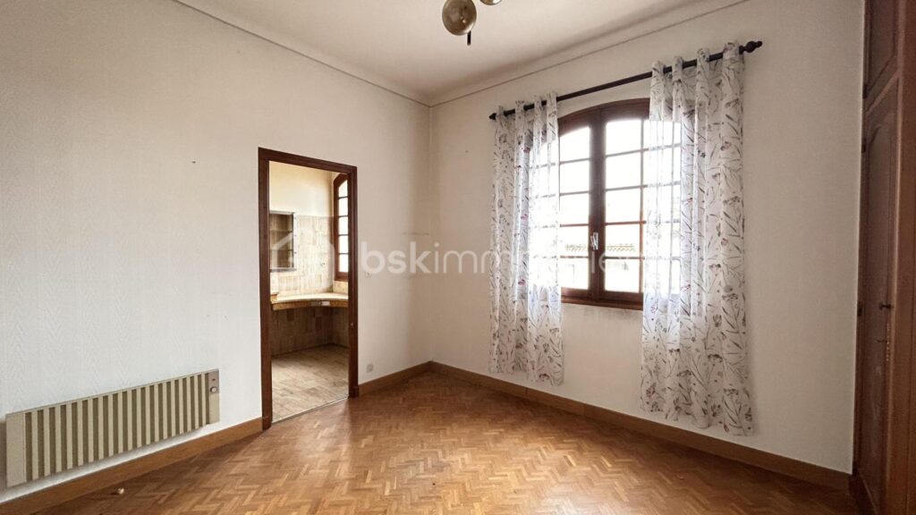 VILLA 188 m² Prades – 8 pièces – 5 chambres – 188 m²