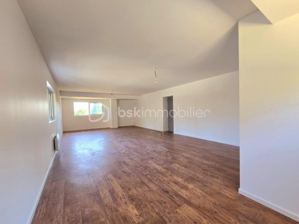 MAS de CARACTERE en Pierre – Havre de Paix avec Piscine et Oliveraie – 7 pièces – 5 chambres – 195 m²