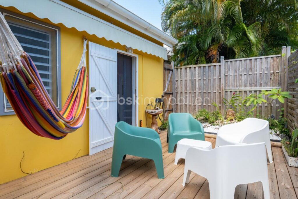 Jolie maison mitoyenne dans petite copropriété avec piscine – 2 pièces – 1 chambre – 33 m²