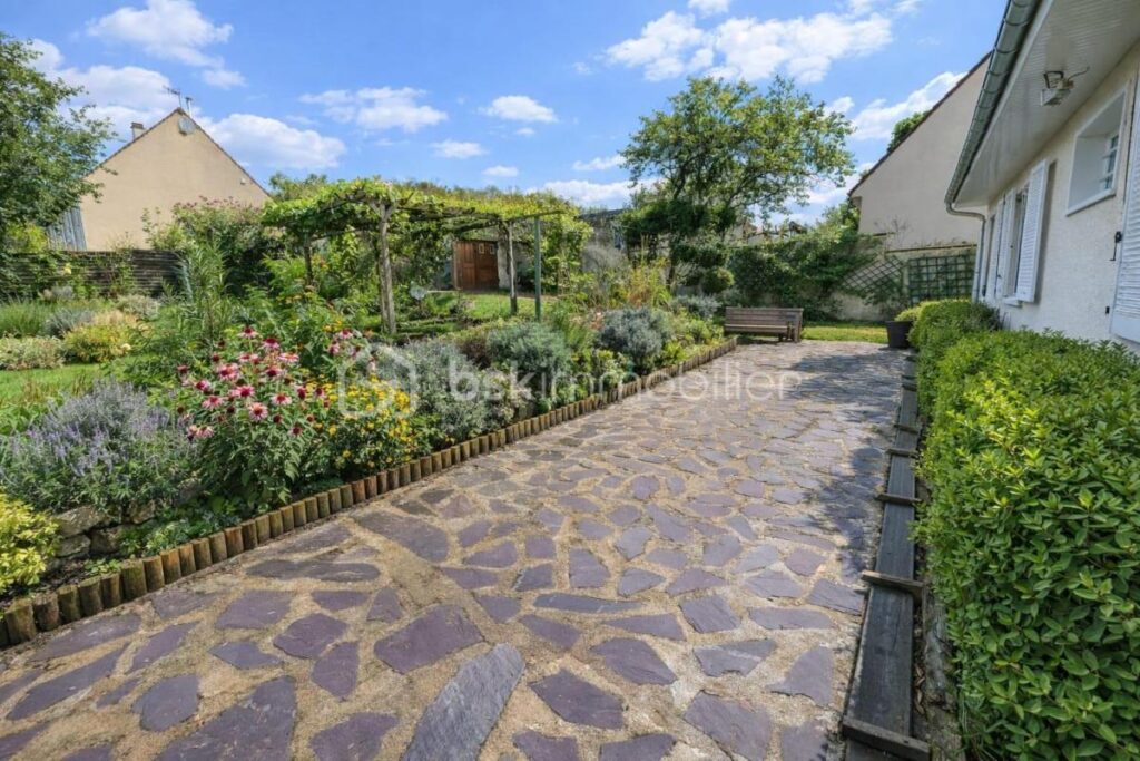 🏡 Soissons – Maison lumineuse 100 m² – 3 chambres (posssibilité d’une 4e) – Jardin – 164 990 € – 5 pièces – 3 chambres – 100 m²