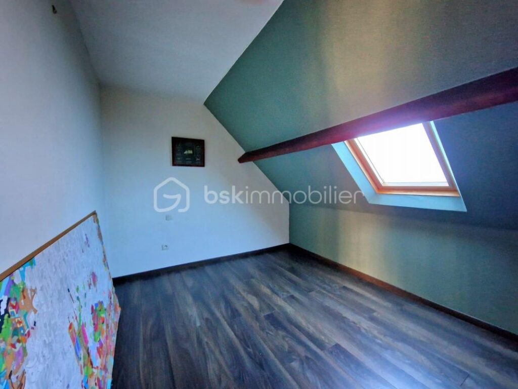 Maison de 147 m2 – 8 pièces – 5 chambres – 119 m²