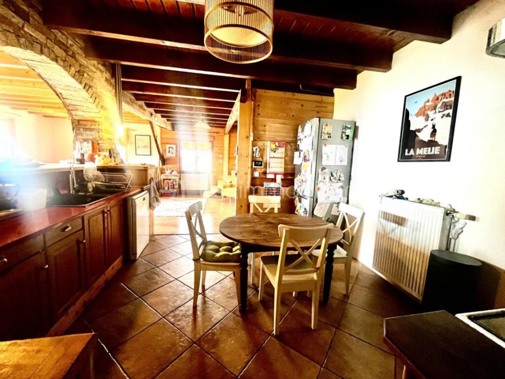 Maison 5 pièces Jarrier – 5 pièces – 3 chambres – 204 m²