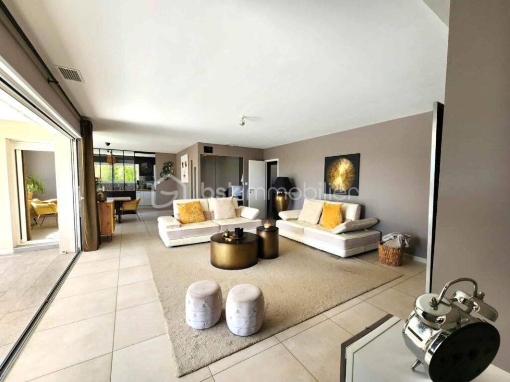 Superbe villa de plain-pied sans vis-à-vis avec quatre chambres – 6 pièces – 4 chambres – 145 m²