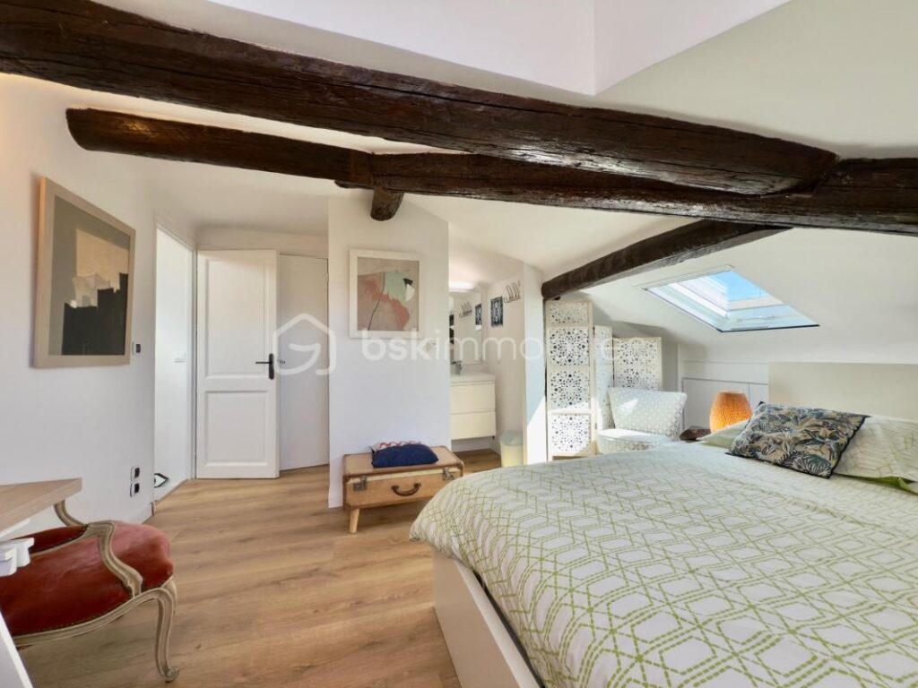 Duplex d’exception – Dernier étage avec balcon filant, triple exposition – Nice Gioffredo – 4 pièces – 3 chambres – 100 m²