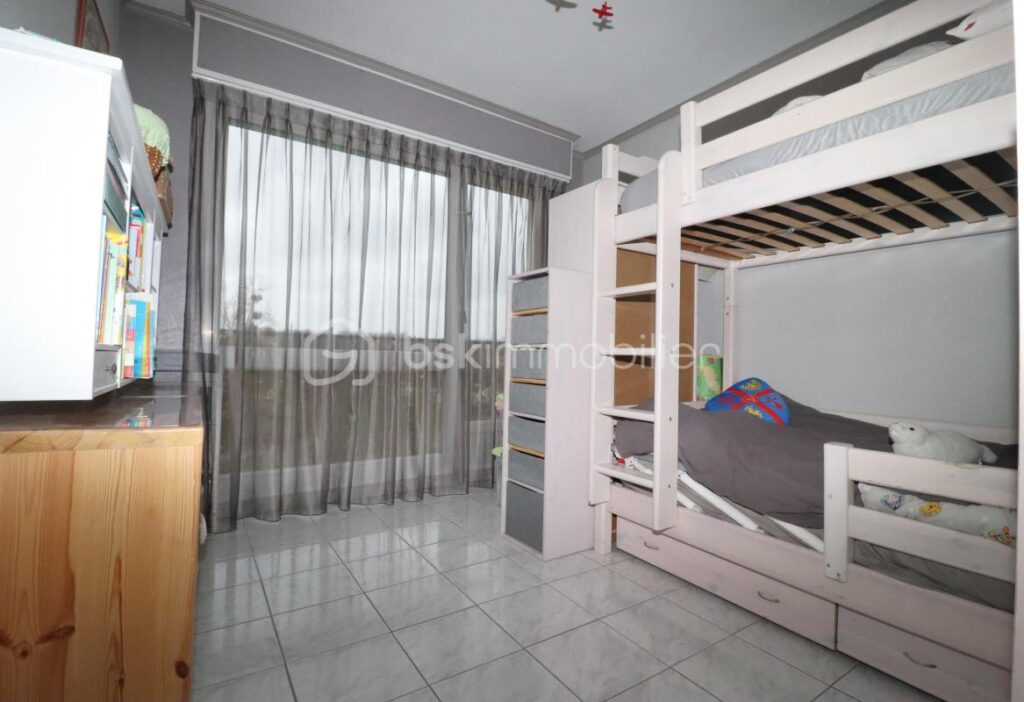 APPARTEMENT AGREABLE ET LUMINEUX ( 4 pièces 86m² ) avec 3 chambres et box – 4 pièces – 3 chambres – 86 m²