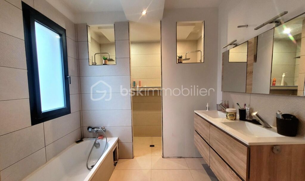 Splendide villa avec une vue imprenable – 10 pièces – 7 chambres – 310 m²