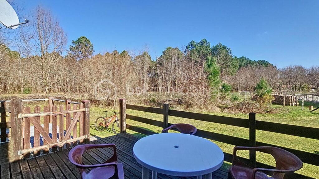 *** SOUS COMPROMIS*** Chalet T4 meublé – Cadre paisible et nature à Sanguinet – 4 pièces – 3 chambres – 53 m²