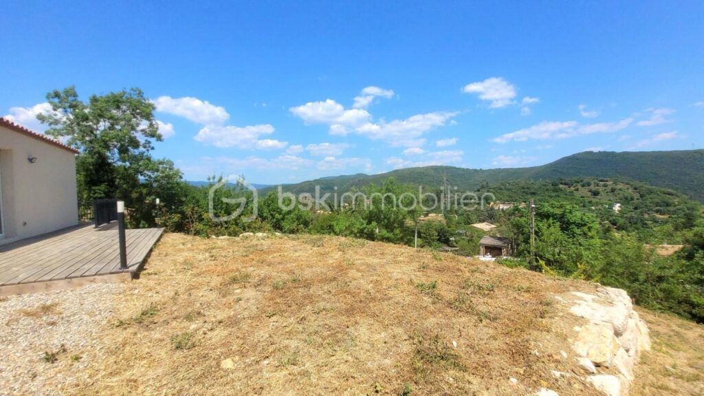 VILLA NEUVE PLAIN PIED, GRAND GARAGE ET VUE MAGNIFIQUE – 5 pièces – 3 chambres – 100 m²