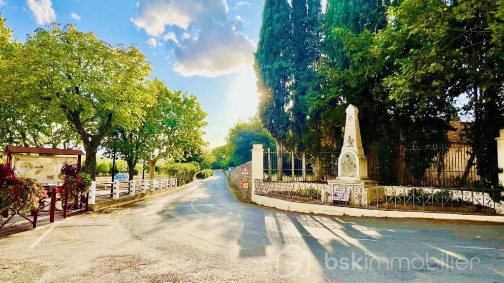 Maison avec vue superbe, grand sous-sol et vaste terrain – 12 pièces – 6 chambres – 185 m²