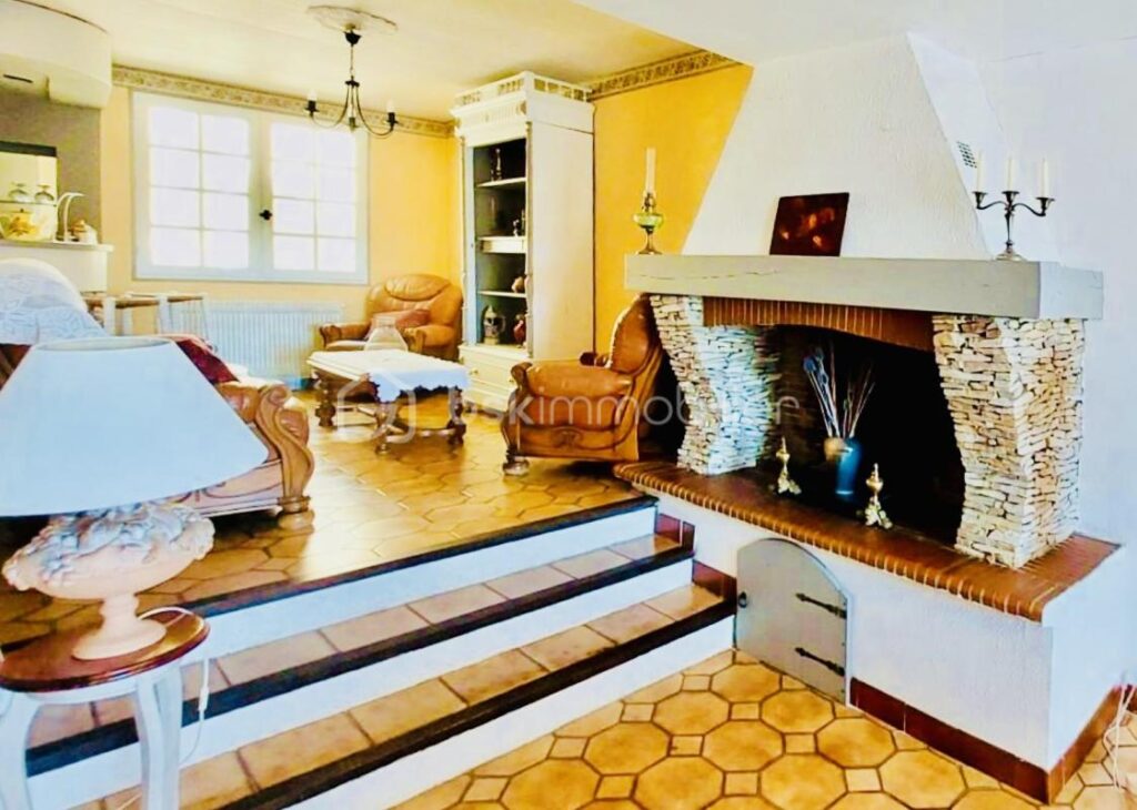 Maison avec vue superbe, grand sous-sol et vaste terrain – 12 pièces – 6 chambres – 185 m²