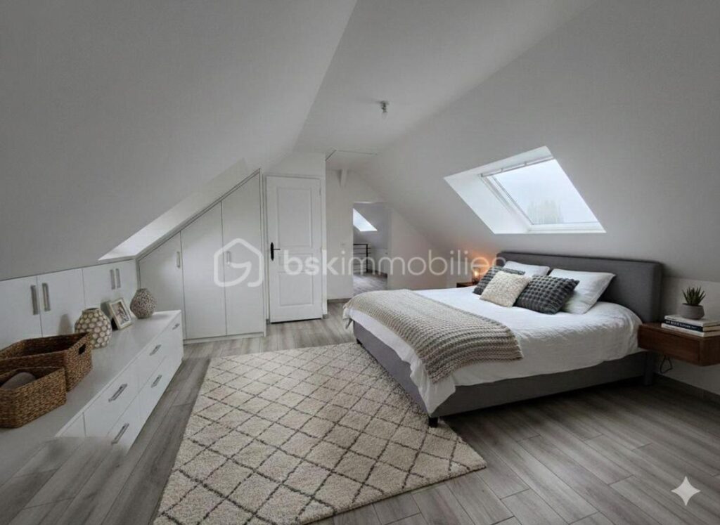 Longère en pierres de 6 pièces de 160 M2 à GRAND-CHAMP – 6 pièces – 4 chambres – 160 m²