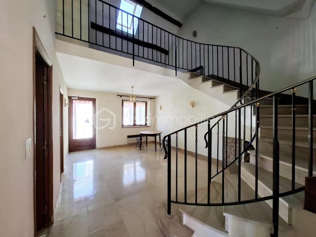 Le charme de l’ancien PRIX NEGOCIABLE – 4 pièces – 2 chambres – 91 m²