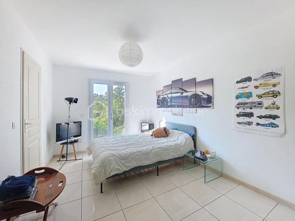 Villa de prestige avec piscine et appartement indépendant – 8 pièces – 5 chambres – 230 m²