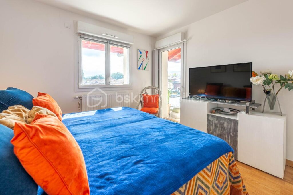 Appartement 2 pièces dernier étage avec balcon couvert de 11 m² sur vue dégagée – 2 pièces – 1 chambre – 44 m²