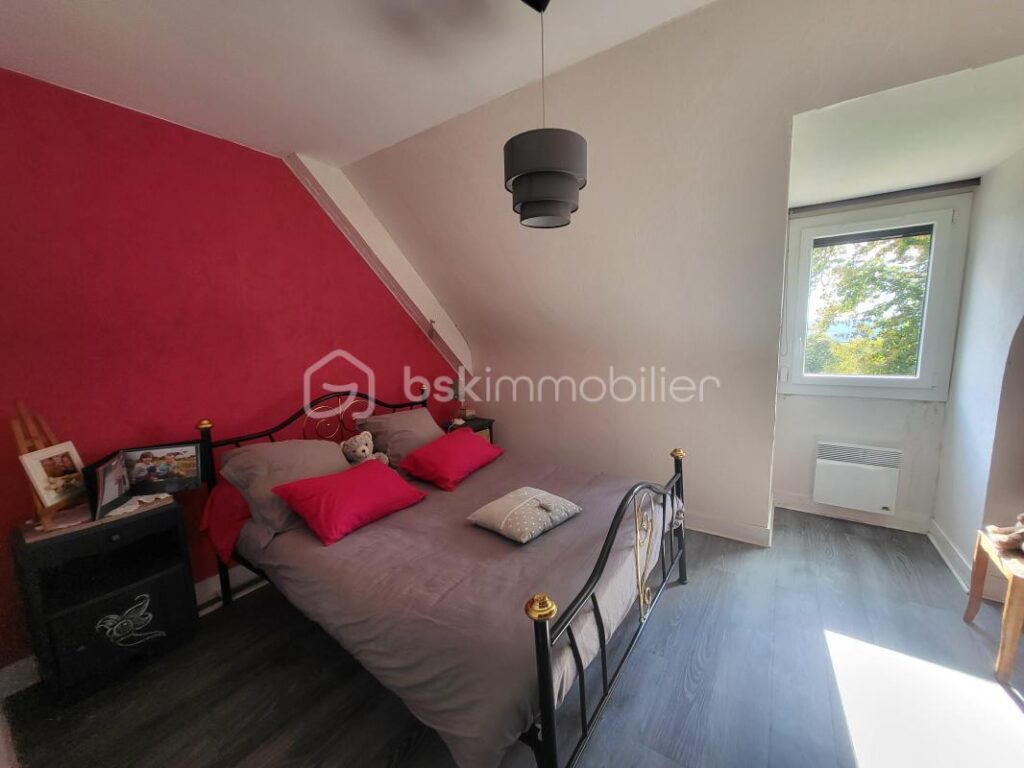 COUP DE CŒUR SUR LA COMMUNE DE SAINT-LAURENT-DE-CUVES – 6 pièces – 4 chambres – 138 m²