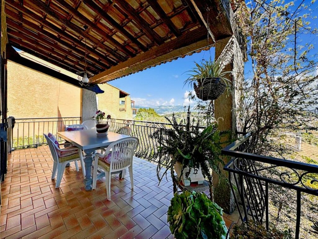 DPT VAR (83) – SIX-FOURS-LES-PLAGES – VILLA DE 130 m² SUR TERRAIN DE 683 m² – 6 pièces – 4 chambres – 130 m²