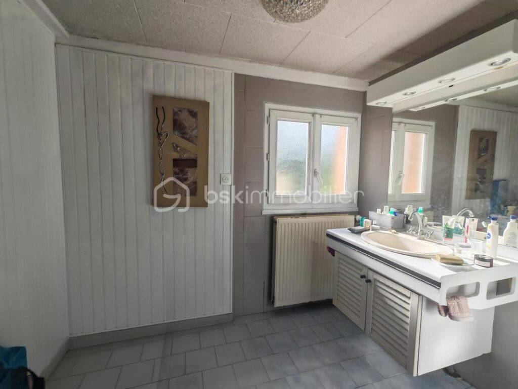 CREIL – Maison individuelle 6 pièces – 102 m² habitables / 160 m² au sol – Grand jardin devant et derrière – Exposition plein sud – 6 pièces – 2 chambres – 101 m²