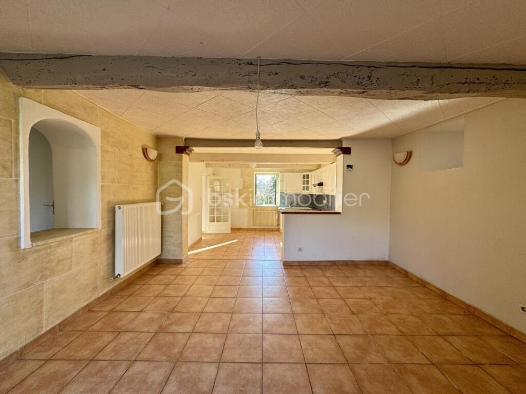 Ancienne ferme de 139m2 habitables – nombreuses dépendances – 4588m2 de terrain – 5 pièces – 3 chambres – 136 m²