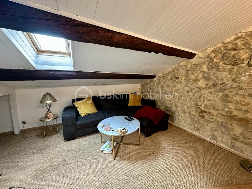 Coup de cœur assuré : maison de caractère avec terrasse panoramique et volumes atypiques – 4 pièces – 3 chambres – 87 m²