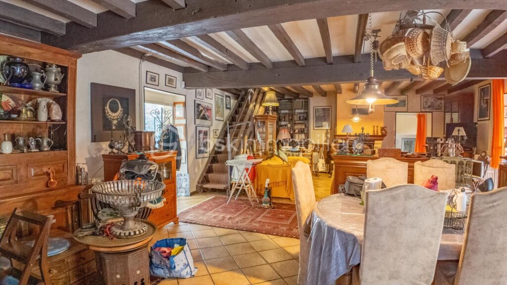 Magnifique longère de caractère avec beau terrain, véranda, annexes et grange sur la commune de Prémery – 6 pièces – 3 chambres – 171 m²