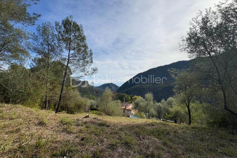 Terrain à vendre à Pierrefeu