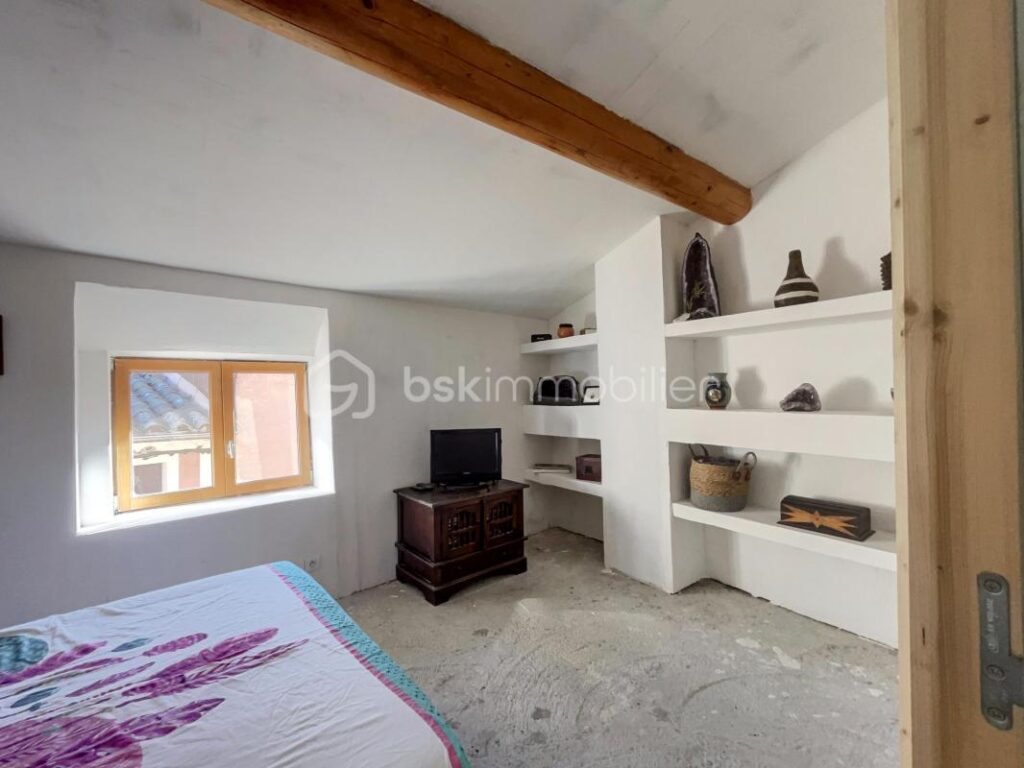 Maison de Village avec Commerce à Vendre – Roussillon (84) – 4 pièces – 2 chambres – 116 m²