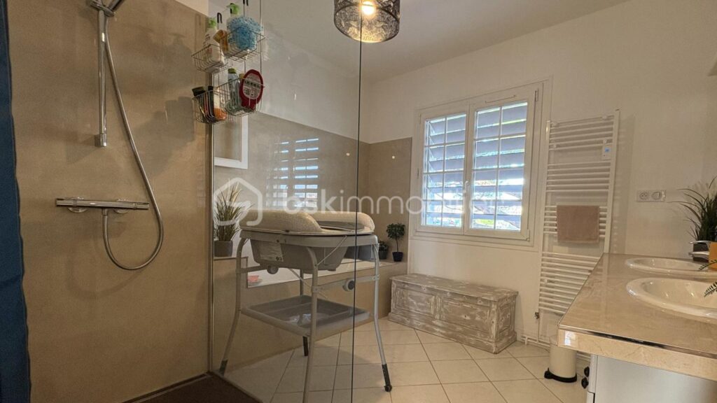 🏡 Rare en centre-ville de Bergerac – Maison 146 m² avec jardin et double garage – 6 pièces – 3 chambres – 146 m²