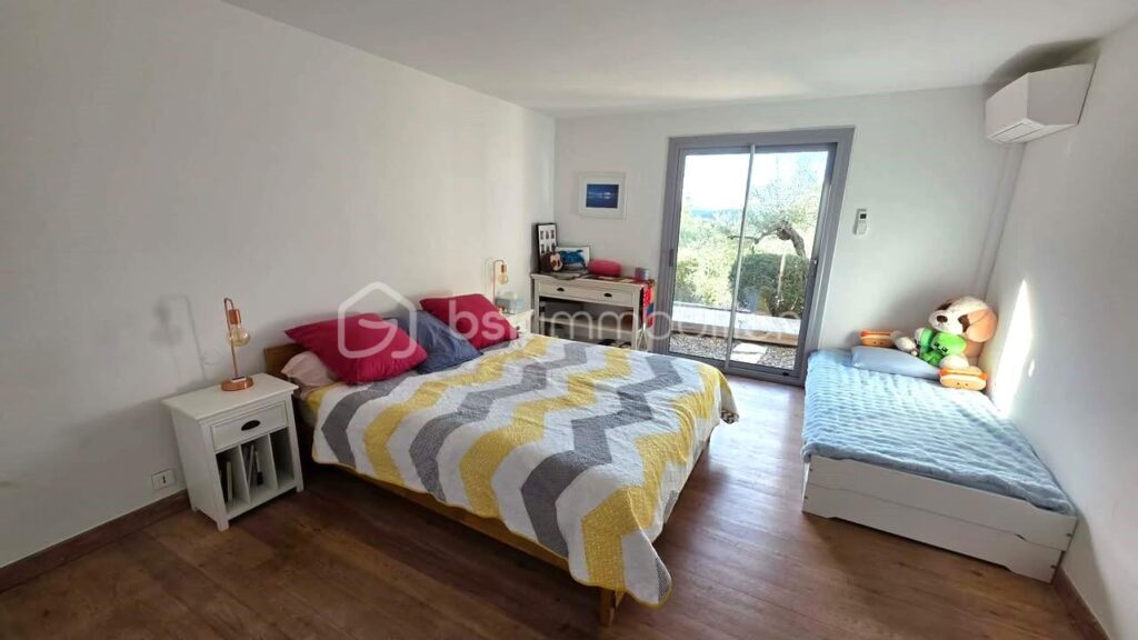 A Draguignan (Var) – Propriété d’exception en pierre – Panorama unique sur Draguignan et le massif des Maures – 180 M² – GARAGE – CARE PORT – CAVE – PISCINE – 6 pièces – 4 chambres – 180 m²