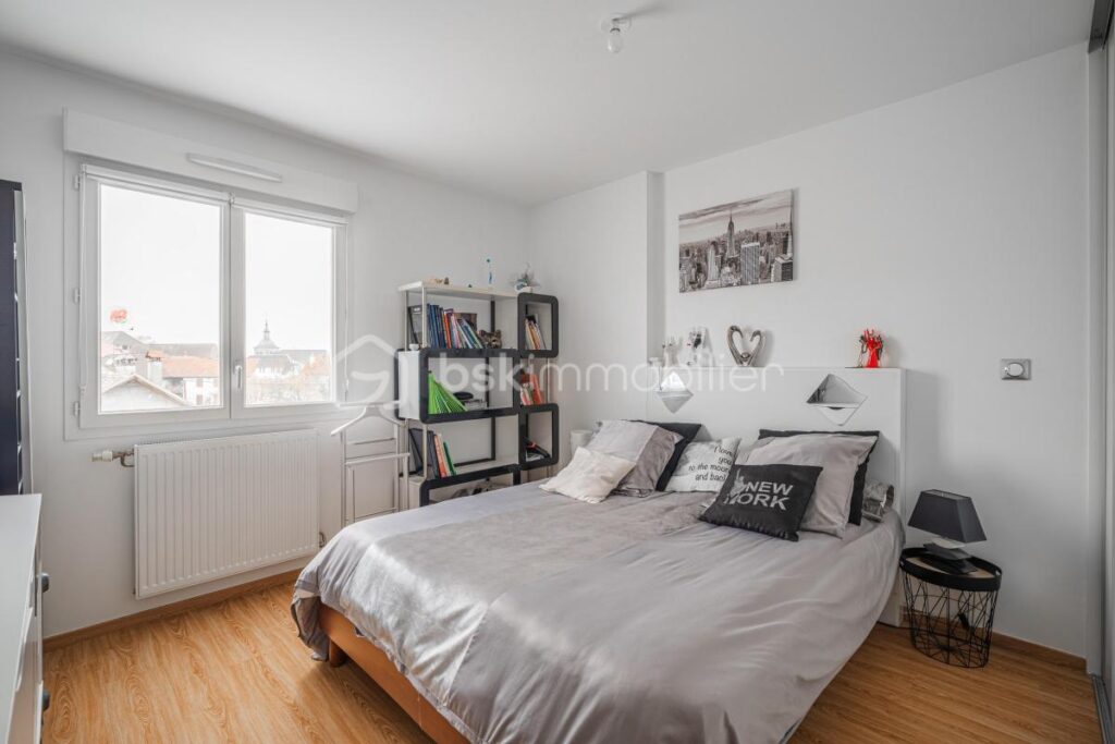 Centre-ville – T4 rénové avec balcon et vue dégagée – 4 pièces – 3 chambres – 83 m²