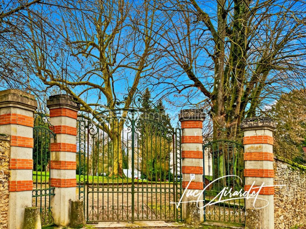 Château d’exception époque Napoléon III à réinventer avec parc et dépendances (Proche de Coulommiers (77120) – 15 pièces – 12 chambres – 750 m²