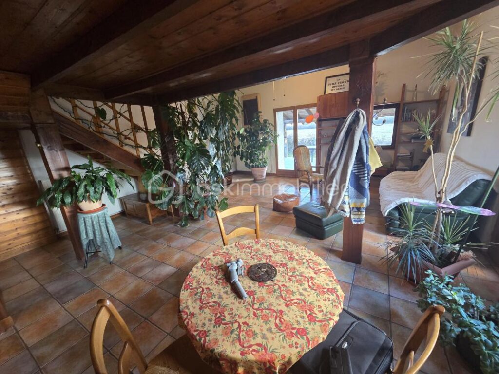 Ferme de 142m2 a saint etienne le molard – 4 pièces – 3 chambres – 142 m²