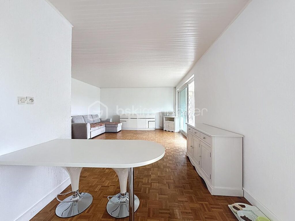 Triel sur Seine – Bel appartement lumineux de 4 pièces avec balcon, vue sur SEINE avec cave et parking privé – 4 pièces – 2 chambres – 80 m²