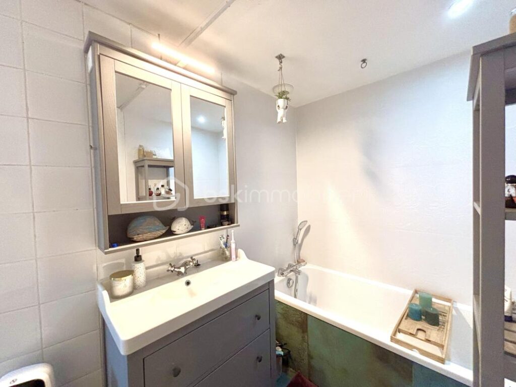 Superbe appartement style haussmannien rénové – 120 m² – 3 chambres et mezzanine – Balcon – Vue dégagée – 4 pièces – 3 chambres – 119 m²